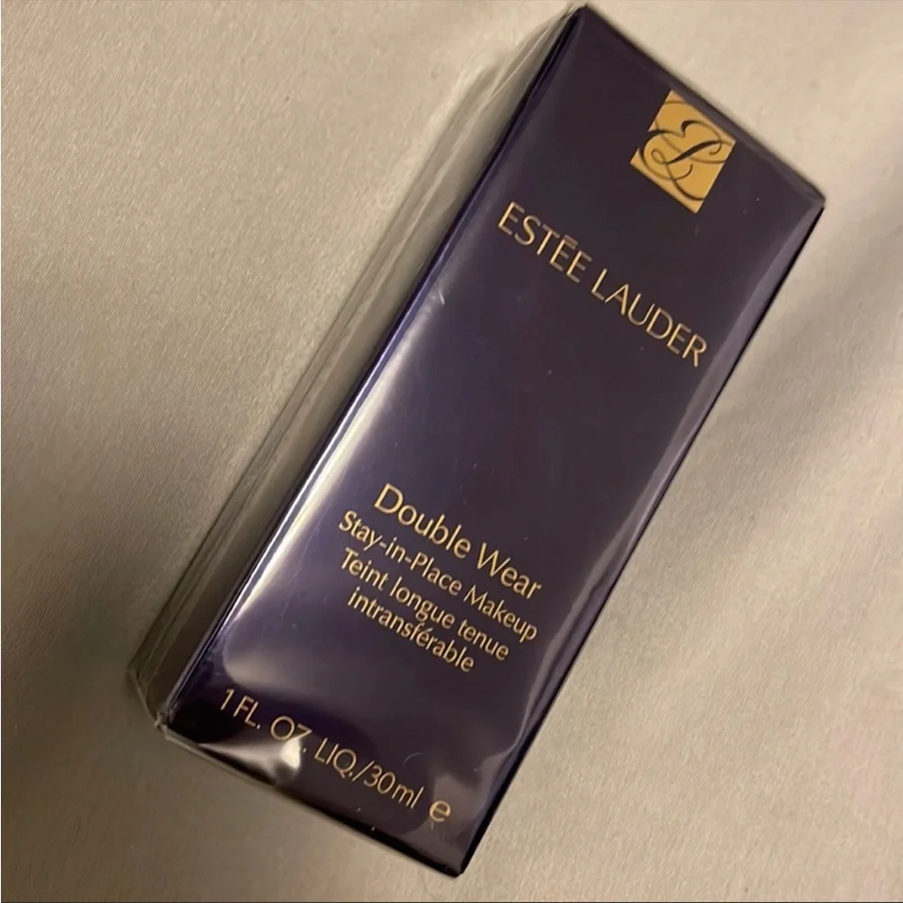 Estée Lauder 24 hour stay in place double wear foundation